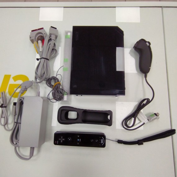 6-6-166596-1-Consola Wii Fit Plus Pack Negra