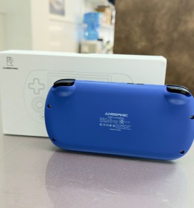 7-7-84569-1-Consola Anbernic RG40XXH 2