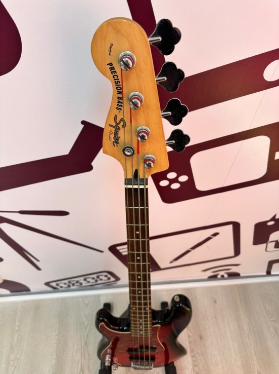 9-9-75263-3-Bajo Electrico Squier Classic Vibe 60s