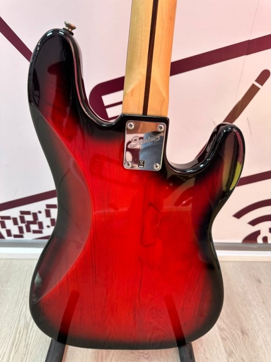 9-9-75263-4-Bajo Electrico Squier Classic Vibe 60s