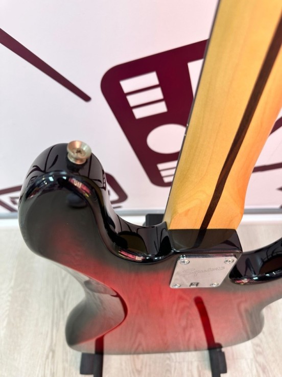 9-9-75263-5-Bajo Electrico Squier Classic Vibe 60s