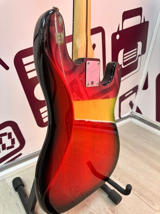 9-9-75263-7-Bajo Electrico Squier Classic Vibe 60s