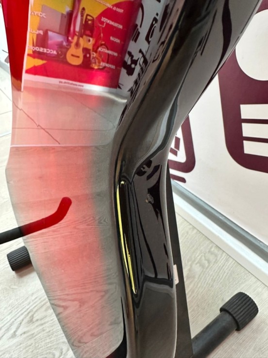 9-9-75263-8-Bajo Electrico Squier Classic Vibe 60s