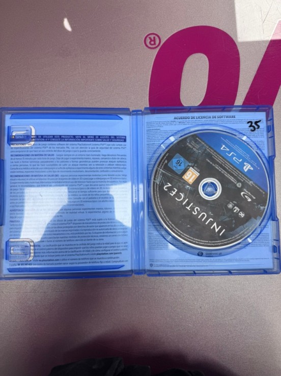 7-7-84731-3-Consola PS4 Injustice 2