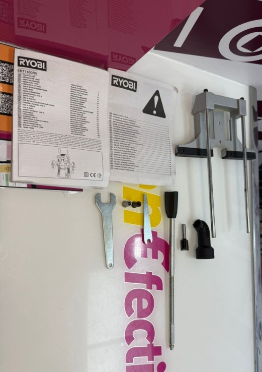 9-9-75043-3-Fresadora Ryobi Ert1400rv 1400w