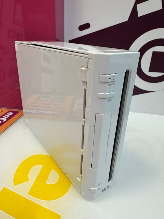 9-9-75247-3-Consola Wii rvl-001