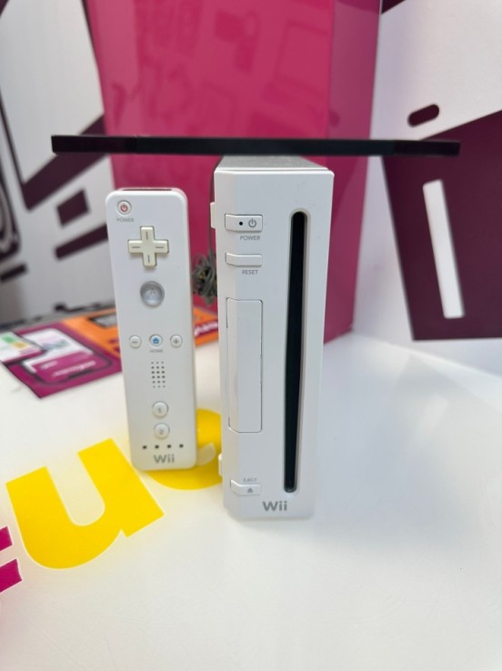 9-9-75247-4-Consola Wii rvl-001