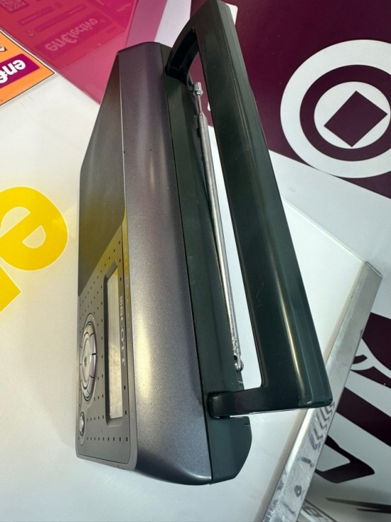 9-9-75334-3-Radio Portátil Scott