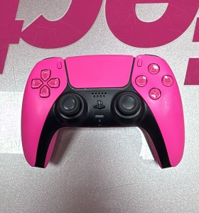 7-7-77172-1-Mando Ps5 Rosa