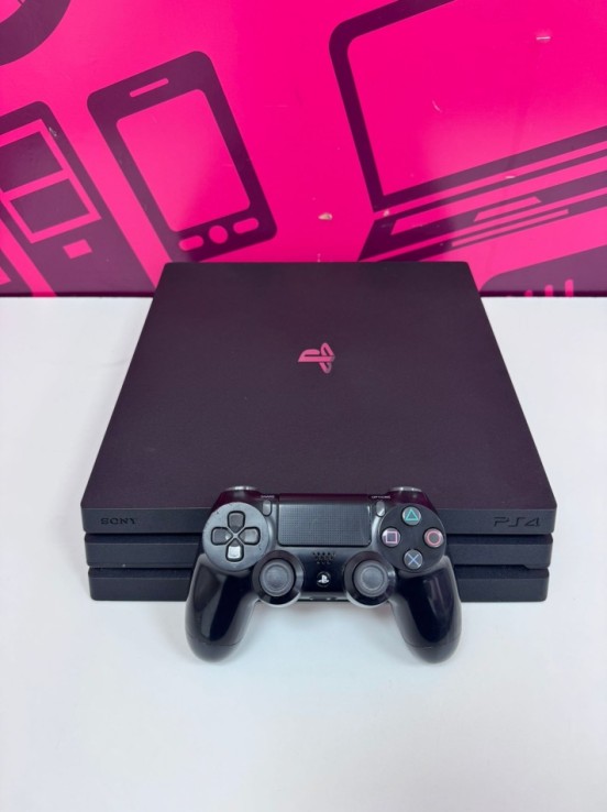 7-7-84808-2-Consola PS4 Pro 1t