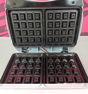 8-8-75667-1-Gofrera Comelec 750w(Sin Uso) 2