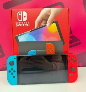 7-7-78037-1-Consola Nintendo Switch Oled (Sin uso)