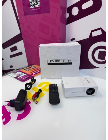 9-9-75431-1-Mini Proyector Z1 