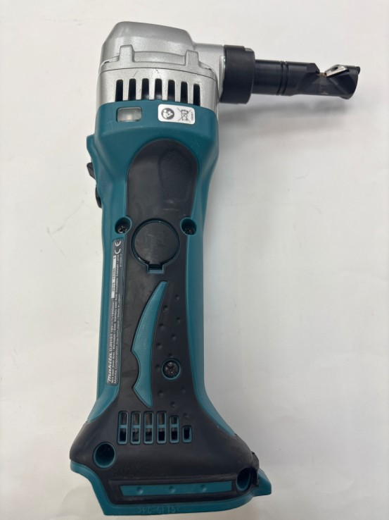 1-1-266504-2-Sierra Roedora Makita DJN161 