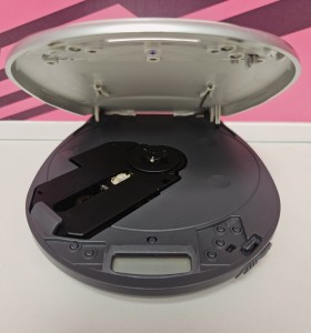 8-8-75700-1-Reproductor CD Disman (a Pilas) 2