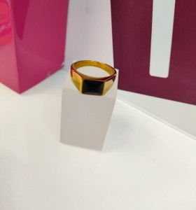 9-9-75526-1-Anillo acero dorado con piedra negra cuadrada T29