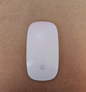 8-8-75737-1-Ratón Apple