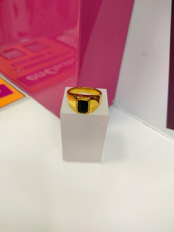 9-9-75531-1-Anillo acero dorado con piedra negra cuadrada T19