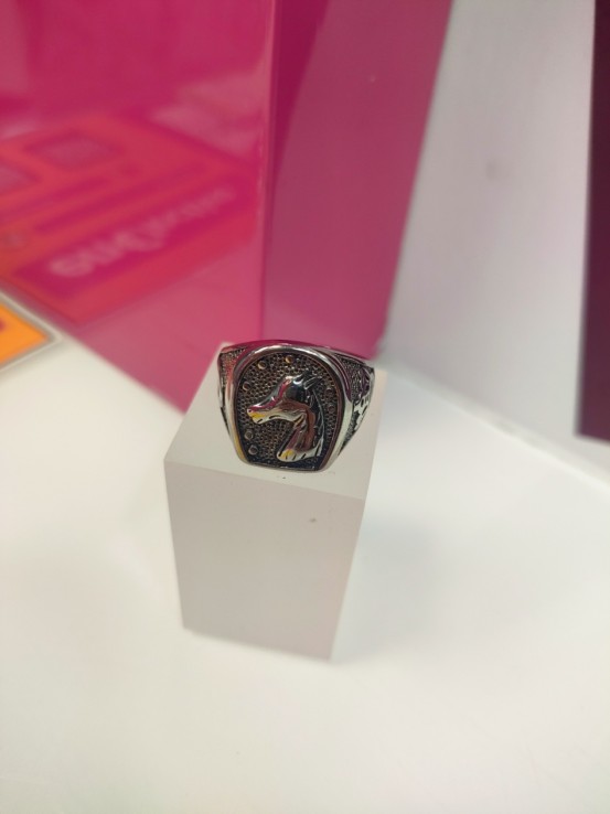 9-9-75593-1-Anillo acero plateado con simbolo de caballo T24