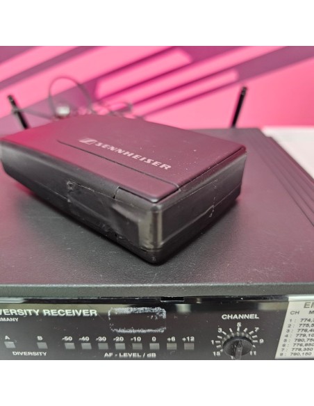 8-8-75748-4-Pinza Microfono Receptor Sennheiser Em 1031-u