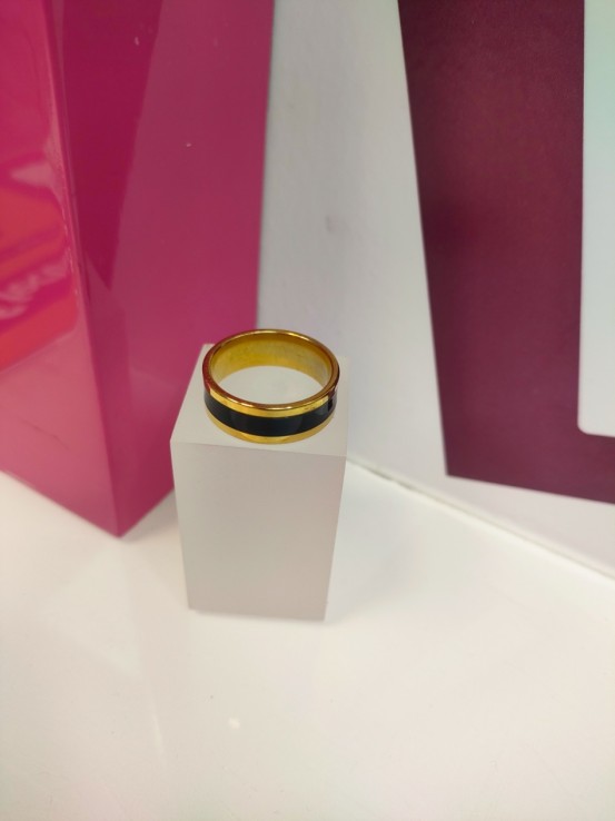 9-9-75734-1-Anillo acero dorado con linea gruesa negra T24