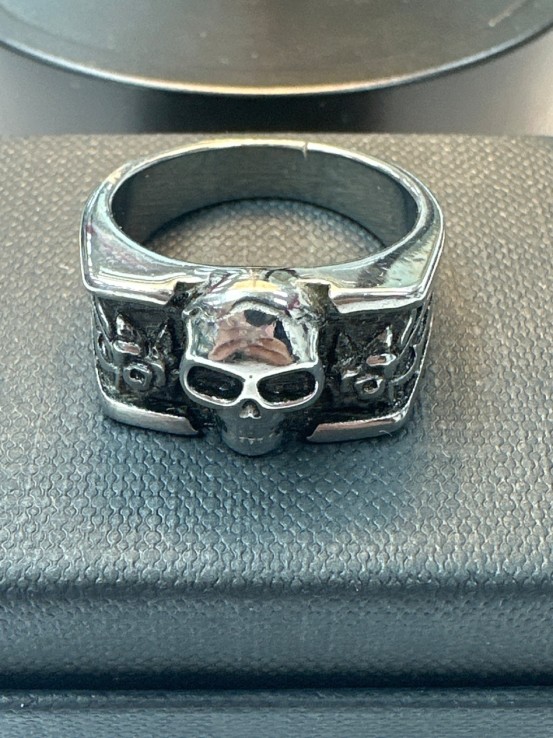 9-9-75702-1-Anillo acero plateado de calavera T25