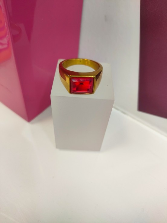 9-9-75668-1-Anillo acero dorado con piedra roja cuadrada T17 