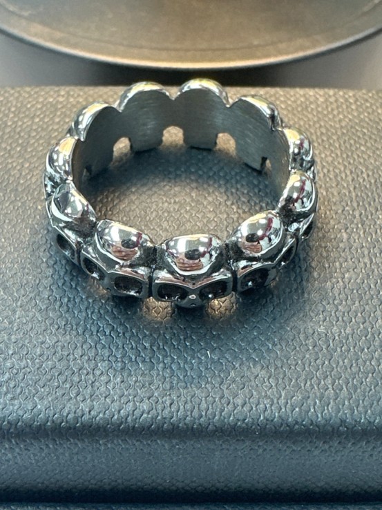 9-9-75694-1-Anillo acero plateado de calavera T22