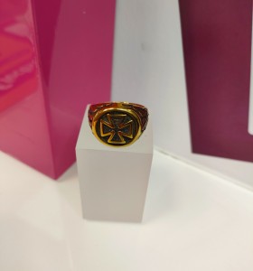 9-9-75644-1-Anillo acero dorado con cruz de hierro T24