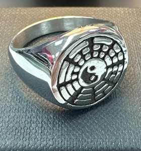 9-9-75591-1-Anillo acero plateado con simbolo de yin y yang T27
