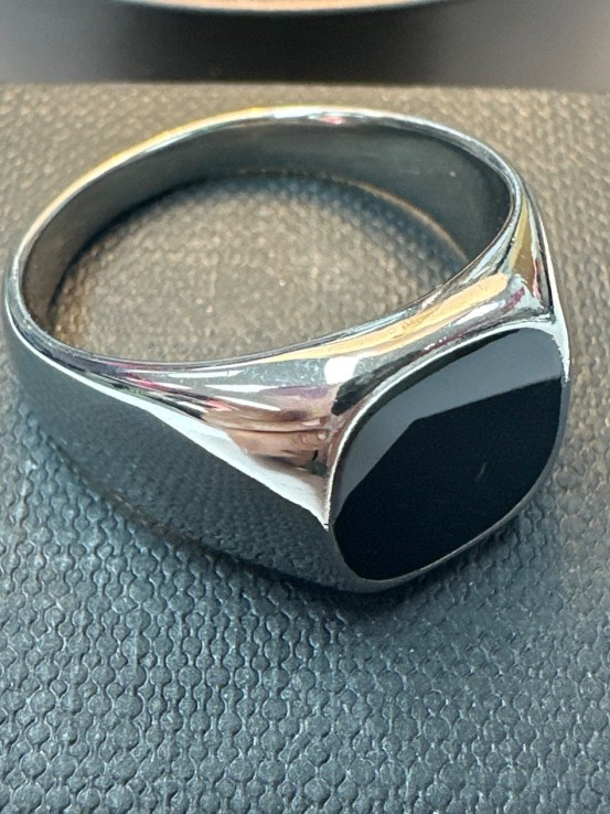 9-9-75536-1-Anillo acero plateado tipo sello con piedra negra cuadrada T26
