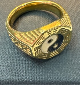 9-9-75584-1-Anillo acero dorado con simbolo de yin y yang T21