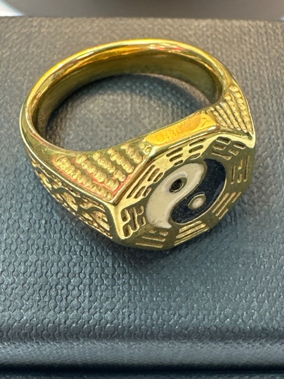 9-9-75584-1-Anillo acero dorado con simbolo de yin y yang T21