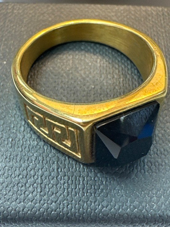 9-9-75516-1-Anillo acero dorado con piedra negra cuadrada T24