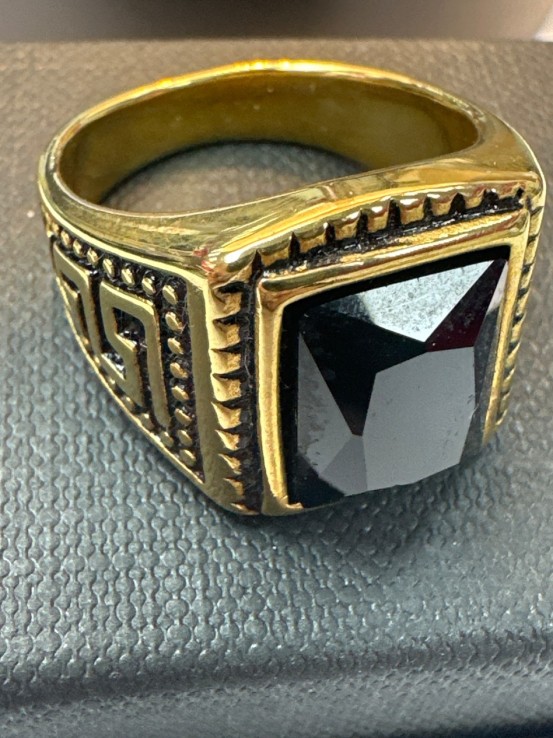 9-9-75515-1-Anillo acero dorado con piedra cuadrada negra T24