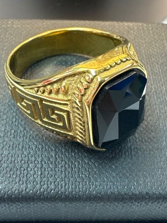 9-9-75521-1-Anillo acero dorado con piedra negra cuadrada T23