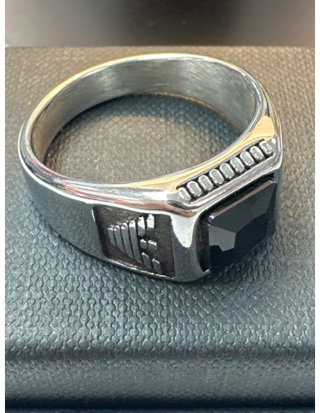 9-9-75533-1-Anillo acero plateado con piedra negra cuadrada T28