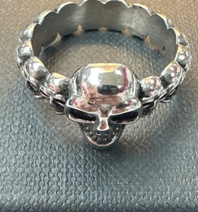 9-9-75673-1-Anillo acero plateado de calavera T25