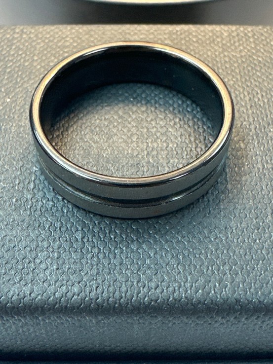 9-9-75724-1-Anillo acero plateado con linea negra T21