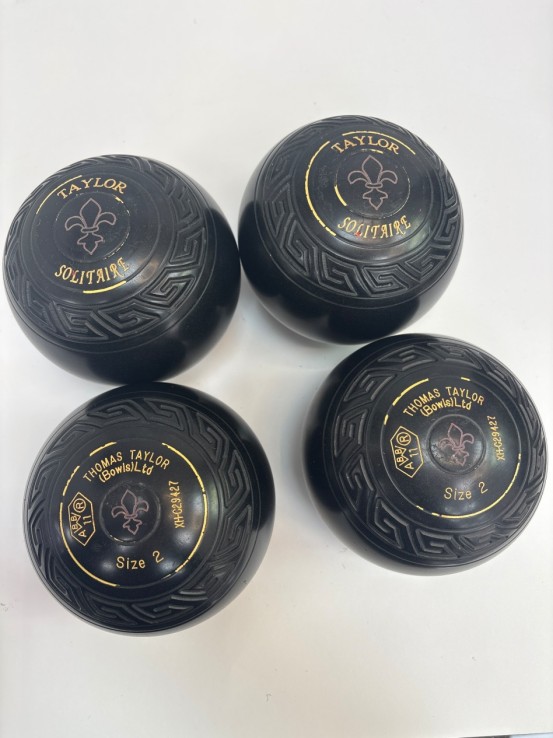 1-1-269242-3-Deportes THOMAS TAYLER BOWIS 4 Bolas Bolos Cesped