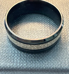9-9-75800-1-Anillo acero negro con linea plateada T21