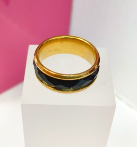 9-9-75747-1-Anillo acero dorado con linea negra gruesa relieve T18