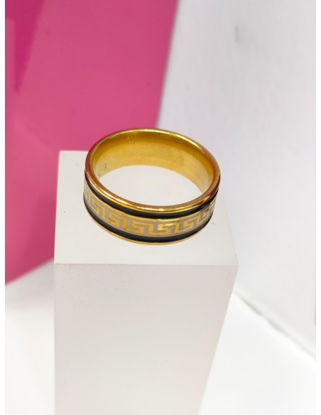9-9-75815-1-Anillo acero dorado con lineas negras y diseño de greca en el centro T21