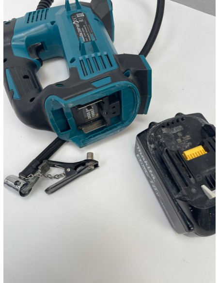 1-1-267982-4-Compresor Portátil Makita DMP180