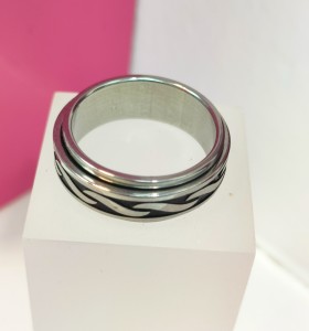 9-9-75821-1-Anillo acero plateado con lineas negras en el centro giratorio T21