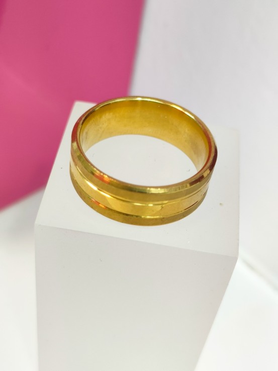 9-9-75813-1-Anillo acero dorado con lineas en el centro T19