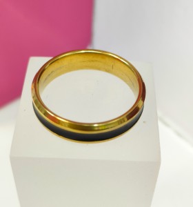 9-9-75770-1-Anillo acero dorado con linea negra fina T24