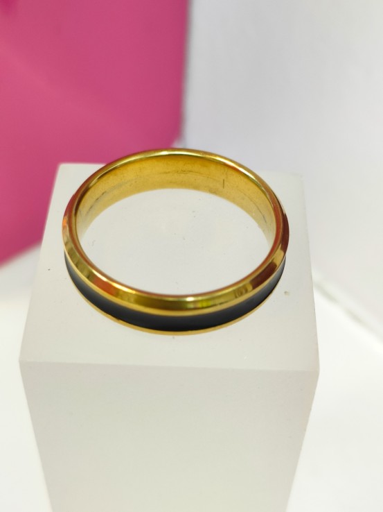 9-9-75770-1-Anillo acero dorado con linea negra fina T24
