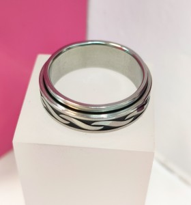 9-9-75848-1-Anillo acero plateado con linea negra T23