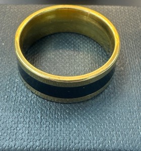 6-9-75729-1-Anillo acero dorado con linea gruesa negra T21